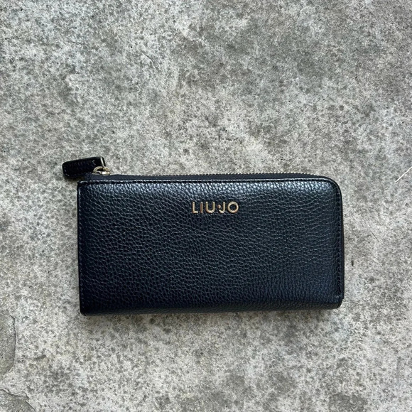 Liu Jo Zip around Wallet, 7.5” x 3 3/4” x 1” - Picture 1 of 10
